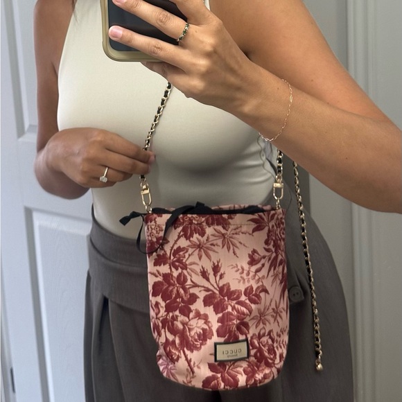 *SOLD* Gucci Beauty Limited Edition Vintage Print Bag - Picture 8 of 8